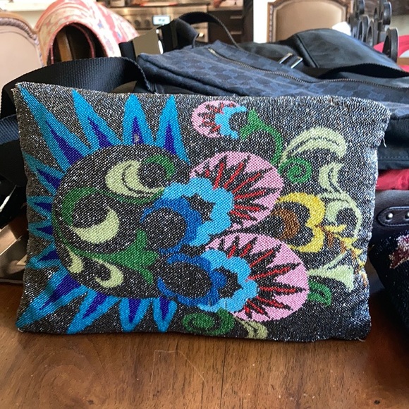 2 Stunning vintage handmade beaded pillows - Picture 2 of 12